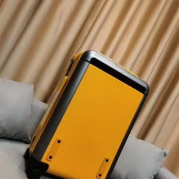 路易威登/LV 旅行箱,釆用经典水波纹系列,变色皮,铝制宽拉杆时尚大气,独特设计理念,时尚潮流,众多明星同款