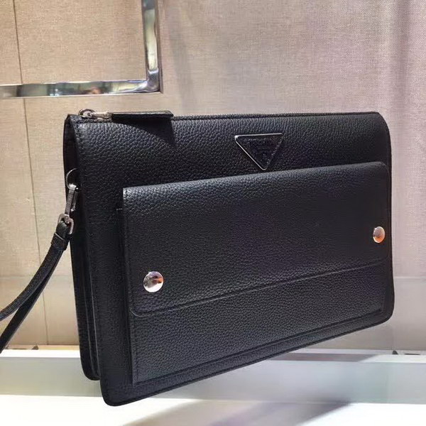 【原版皮】普拉达/Prada 男士手包,采用小牛皮材质,充分呈现充满现代感和阳刚之气的迷人魅力,颇具功能性,非常实用,款号:2VF018