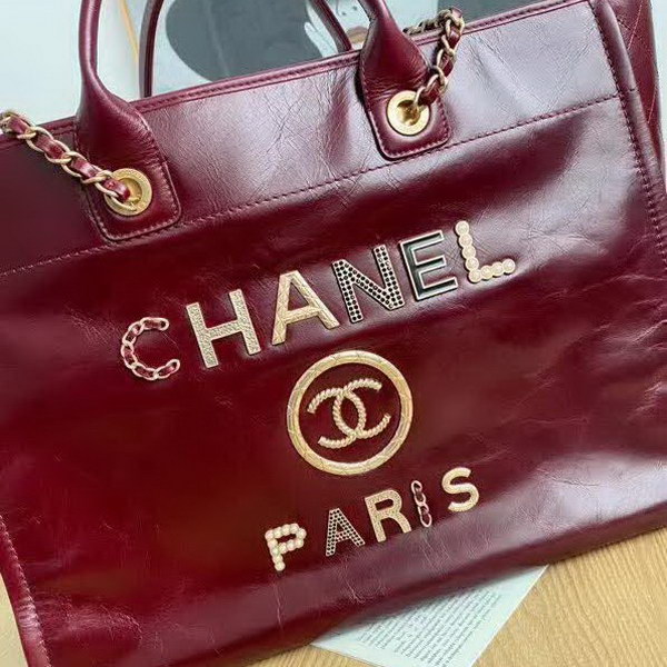 【原版皮】香奈儿/Chanel 购物袋 ,采用进口油腊牛皮,配顶级精美古铜金五金,非常高档新颖独特,休闲又时尚、又会掀起一股热潮,五金 ogo镶珍珠,款号:AS8375