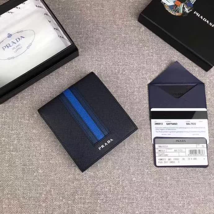 【原版皮】普拉达/Prada 短款钱夹,选用十字纹小牛皮镶嵌彩带皮革裁制而成,精湛走线均匀整齐,做工精湛,款号:2M0513