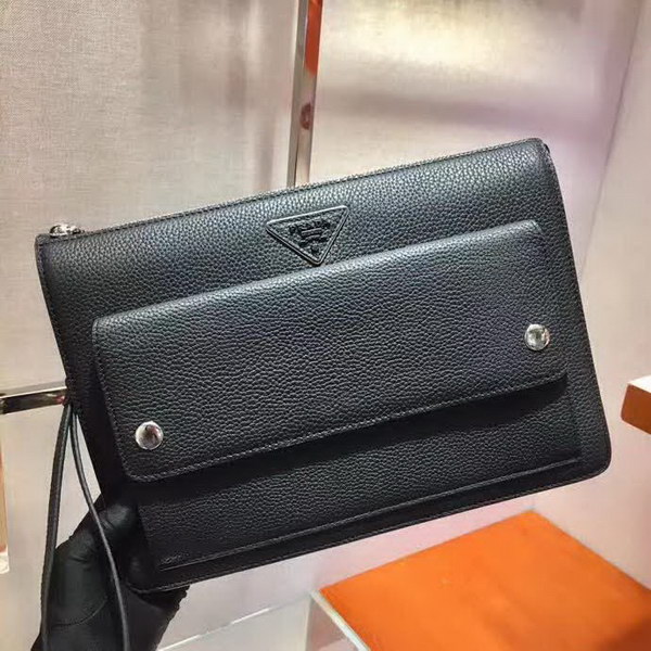 【原版皮】普拉达/Prada 男士手包,采用小牛皮材质,充分呈现充满现代感和阳刚之气的迷人魅力,颇具功能性,非常实用,款号:2VF018