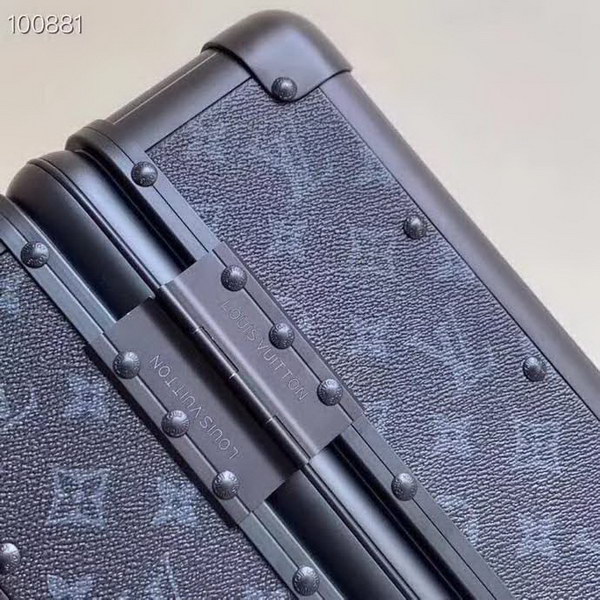 路易威登/LV 旅行箱,釆用高端PVC面料,耐磨,高档大气的LOGO,独特设计理念,趣味横生,时尚潮流,复古风格与完美工艺,二者结合