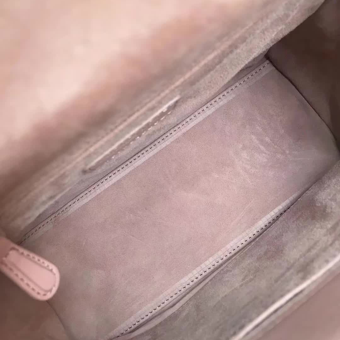 【原版皮】迪奥/Dior 戴妃包,磨砂系列,选用小牛皮绗缝藤格纹,饰有 Ultra matte 饰面金属配饰