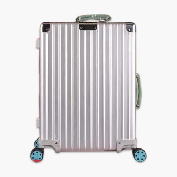 日默瓦/Rimowa 旅行箱,全铝镁合金,经典款的新版本,彩色皮质把手,购买就送透明套,4个轮子,2个手把,绑带,想怎么换就怎么换,永远是街头机场最靓的你