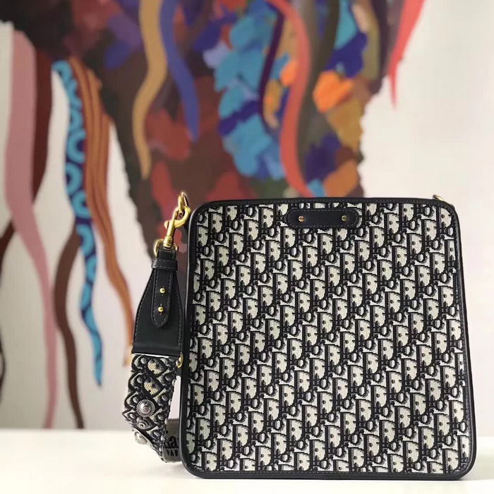 【原版皮】迪奥/Dior 肩背包,选用Oblique提花帆布搭配同色系牛皮皮革裁制而成,饰以CD徽标锁扣