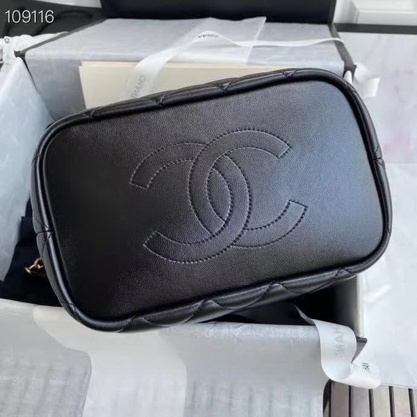 【原版皮】香奈儿/Chanel 新款抽绳包,选用小羊皮经过特殊工艺抛光,皮面略微亮闪闪,增加了耐磨度同时又超质感,经典的菱格纹设计,双C纽扣设计,19的皮穿金属粗链条,款号:AS1900