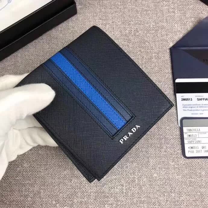 【原版皮】普拉达/Prada 短款钱夹,选用十字纹小牛皮镶嵌彩带皮革裁制而成,精湛走线均匀整齐,做工精湛,款号:2M0513