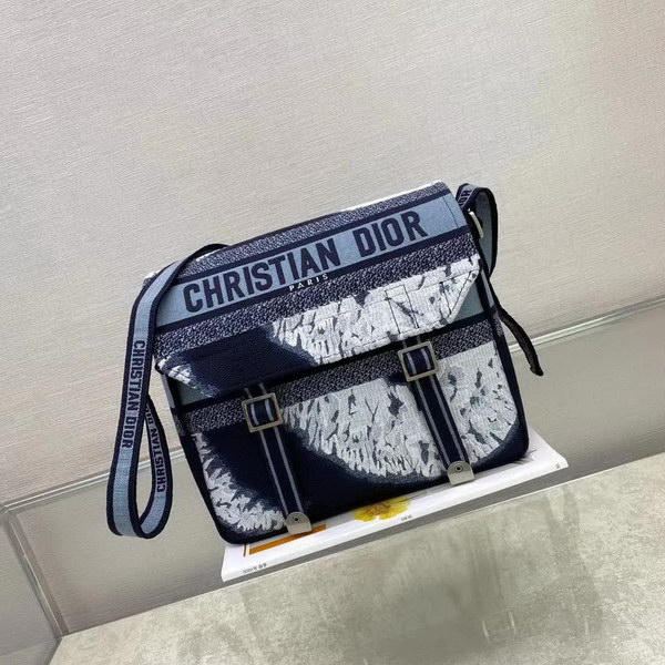 【原版皮】迪奥/Dior Camp邮差包,帆布面料舒适随意,最完美的一点是它除了斜挎外还能当背包,慵懒,复古风格,款号:M1271