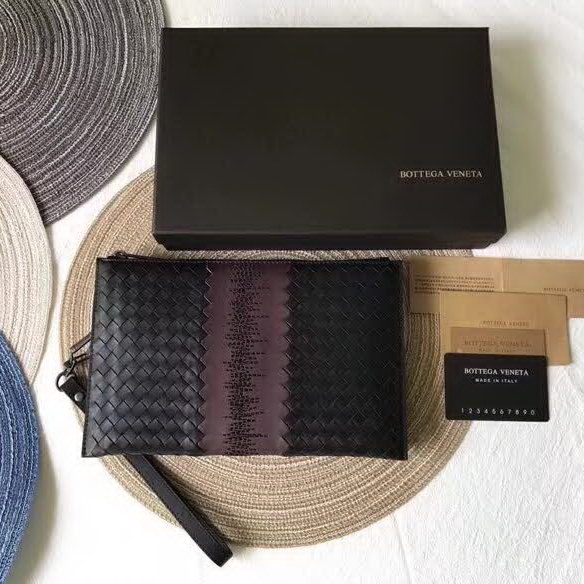 【原版皮】宝缇嘉/Bottega Veneta 手包,经典爆款,选用打蜡牛皮裁制而成,点缀刺绣格纹图案,款号:30629