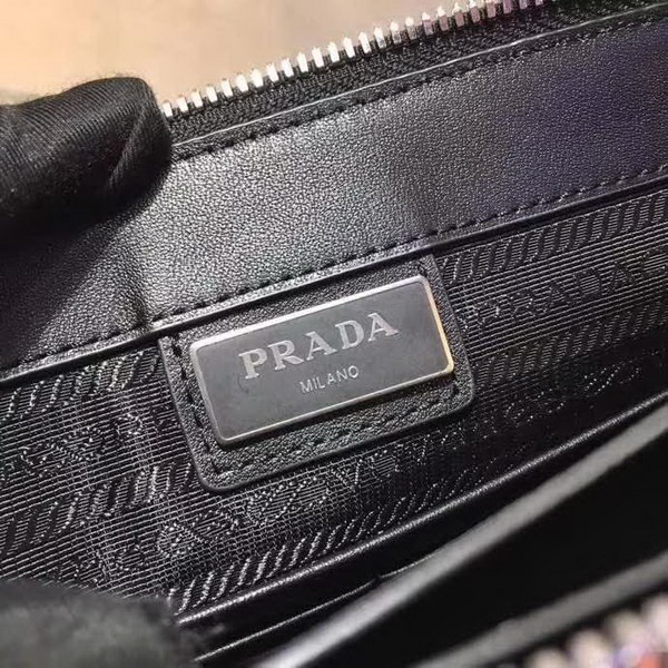 【原版皮】普拉达/Prada 男士手包,采用小牛皮材质,充分呈现充满现代感和阳刚之气的迷人魅力,颇具功能性,非常实用,款号:2VF018