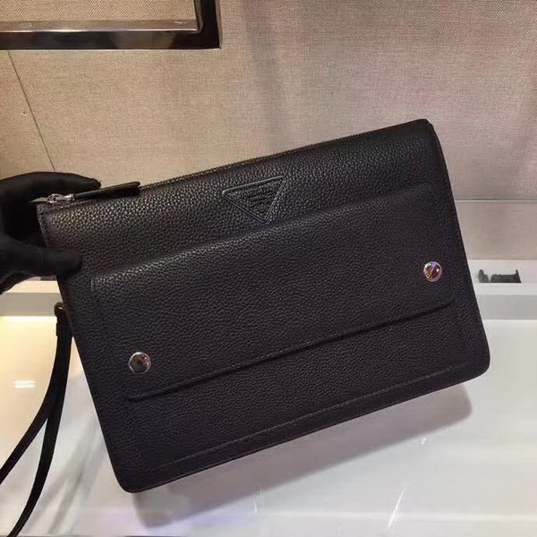 【原版皮】普拉达/Prada 男士手包,采用小牛皮材质,充分呈现充满现代感和阳刚之气的迷人魅力,颇具功能性,非常实用,款号:2VF018