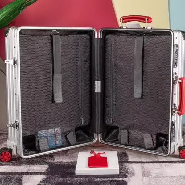 日默瓦/Rimowa 旅行箱,全铝镁合金,经典款的新版本,彩色皮质把手,购买就送透明套,4个轮子,2个手把,绑带,想怎么换就怎么换,永远是街头机场最靓的你
