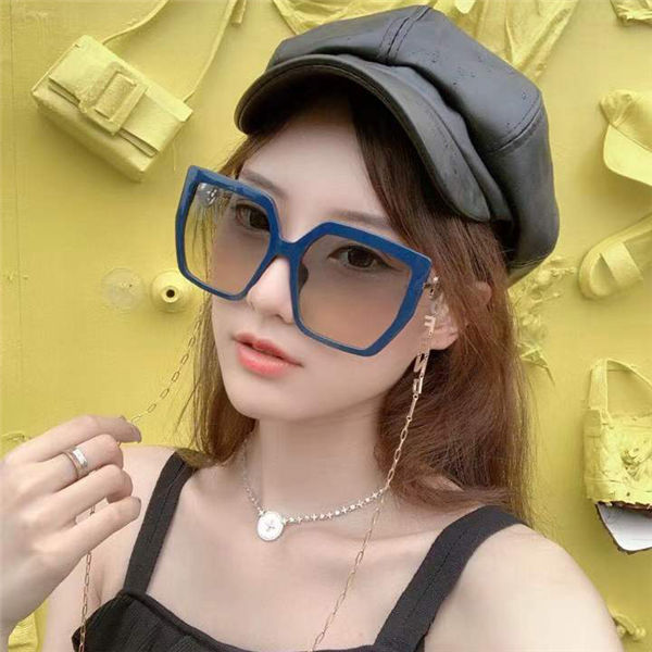 ☆「时尚达人首选」芬迪Fendi☆2020全网最新太阳眼镜流行趋势销量排行第一,让你做最耀眼最酷的时尚达人