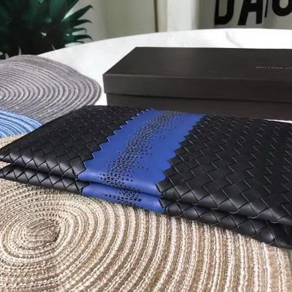 【原版皮】宝缇嘉/Bottega Veneta 手包,经典爆款,选用打蜡牛皮裁制而成,点缀刺绣格纹图案,款号:30629