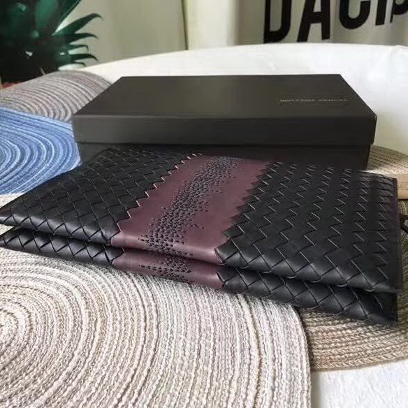 【原版皮】宝缇嘉/Bottega Veneta 手包,经典爆款,选用打蜡牛皮裁制而成,点缀刺绣格纹图案,款号:30629