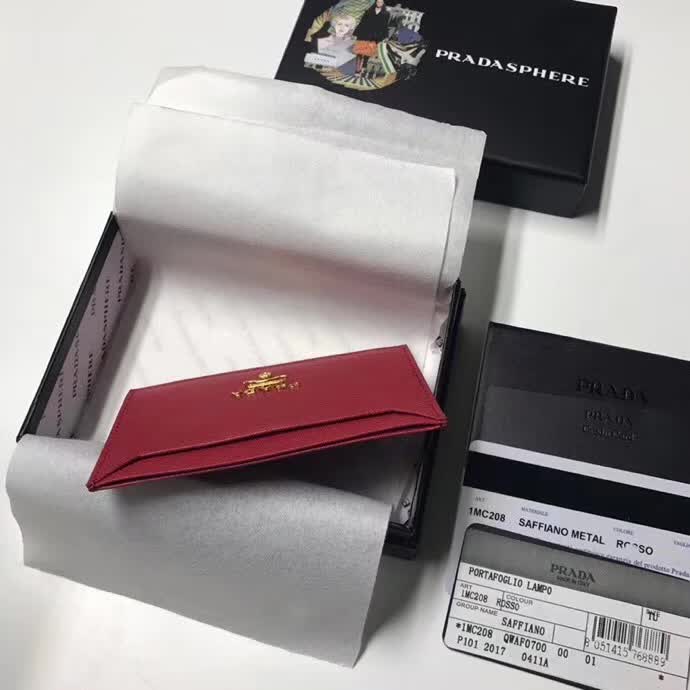 【原版皮】普拉达/Prada 卡包,选用十字纹牛皮裁制而成,精湛走线均匀整齐,油边顺滑,做工精致如图可见,款号:1MC208