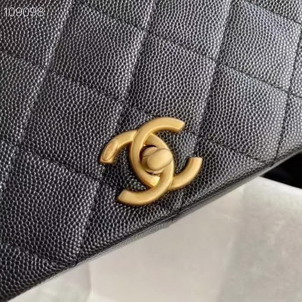 【原版皮】香奈儿/Chanel 新款口盖包,选用牛皮颗粒经过特殊工艺抛光,皮面略微亮闪闪,增加了耐磨度同时又超质感,经典的菱格纹设计,双C纽扣设计,19的皮穿金属粗链条,款号:AS1895