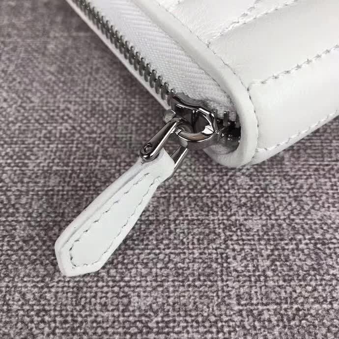 【原版皮】普拉达/Prada 拉链钱夹,选用纳帕牛皮裁制而成,点缀散字唛徽标,精湛走线均匀整齐,款号:1ML506