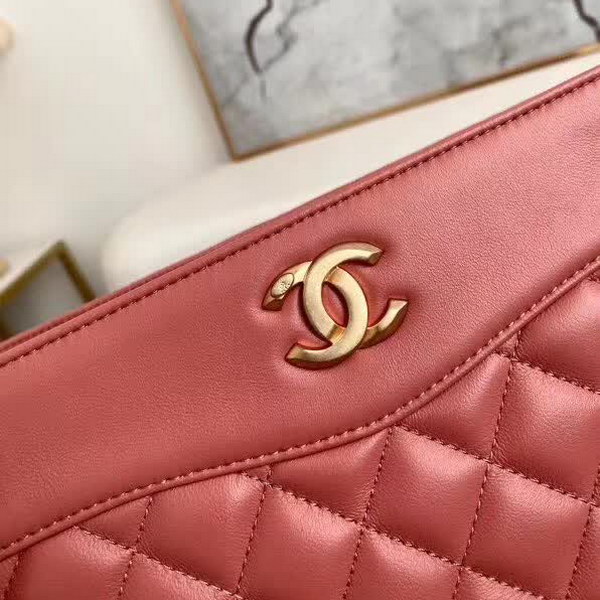 【原版皮】香奈儿/Chanel 购物袋,明星贵妇们的最佳新宠,小香棱格概念,皮链袋,双C标志,一眼钟情,采用进口小羊皮,柔软细腻,皮质独特,纹络更显高档质感,款号:57030