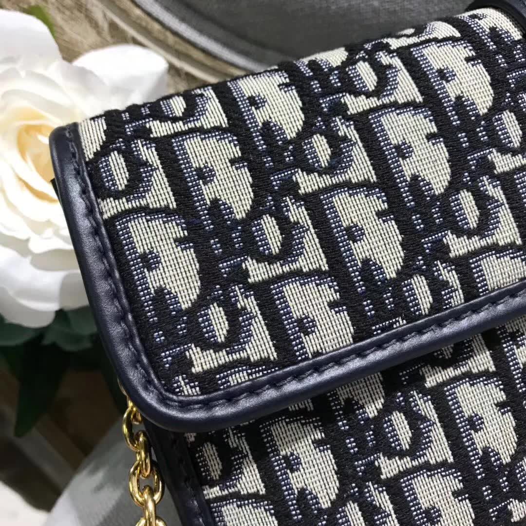 【原版皮】迪奥/Dior 30 Montaigne链条包,选用Oblique提花帆布搭配同色系牛皮皮革裁制而成,饰以标志性“CD”字母锁扣,款号:M5683