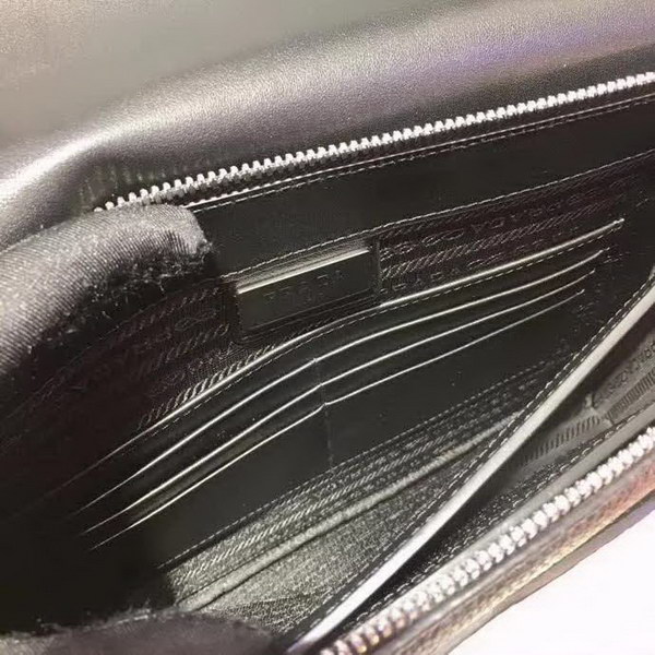 【原版皮】普拉达/Prada 男士斜跨包,采用进口小牛皮材质,外部三角形徽标,简约又大气,男士们的最爱,款号:2VD012