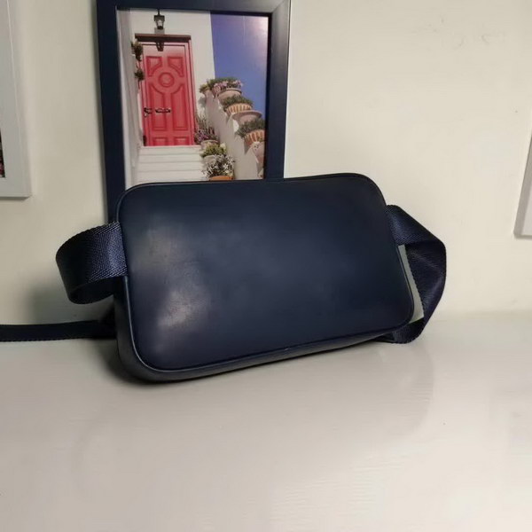 【原版皮】宝缇嘉/BV 男士胸包,腰包,采用蜡胎牛皮精心裁制而成,手工编织,造型贴合身形,空间充裕,非常实用,款号:80182618