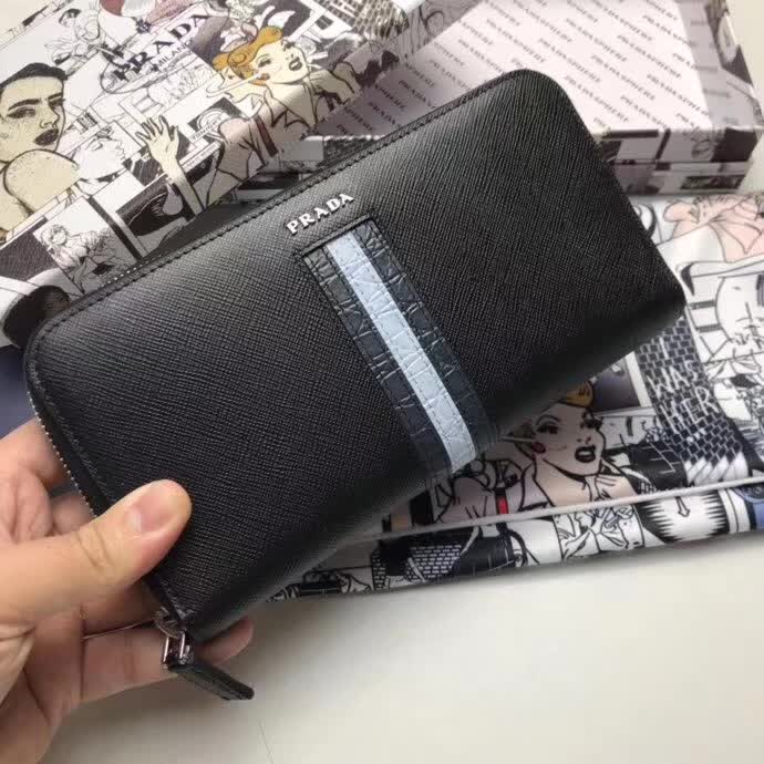 【原版皮】普拉达/Prada 拉链钱夹,选用十字纹小牛皮镶嵌彩带鳄鱼纹裁制而成,经典之作,简单时尚,款号:2ML317