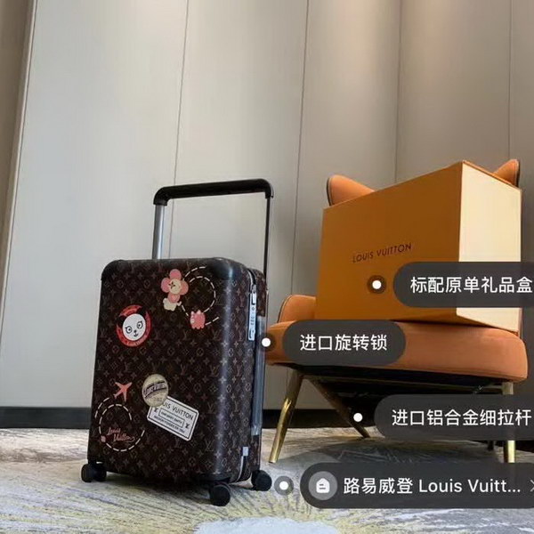 路易威登/LV Horizon 50拉杆箱,以个性创意革传奇经典,为标志性Monogram帆布点缀旅行贴饰,皮革边角保护和超大外置拉杆丰富智慧细节,打造优雅且实用的旅行伴侣