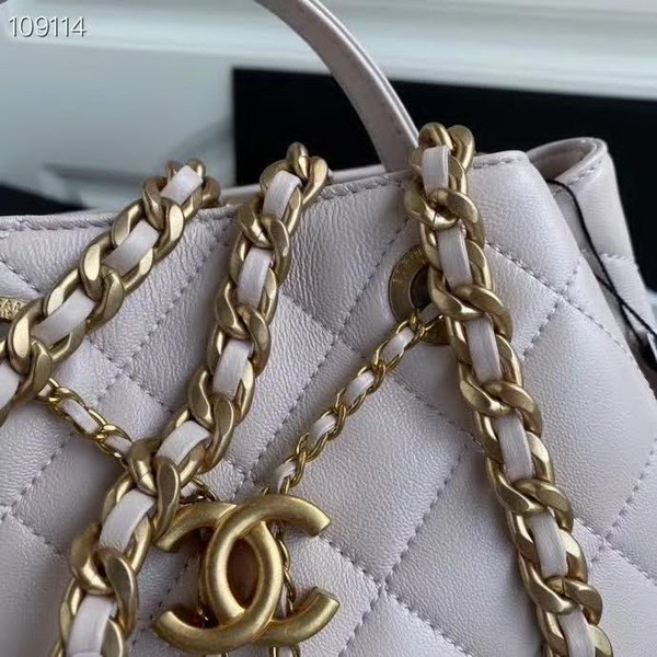 【原版皮】香奈儿/Chanel 新款抽绳包,选用小羊皮经过特殊工艺抛光,皮面略微亮闪闪,增加了耐磨度同时又超质感,经典的菱格纹设计,双C纽扣设计,19的皮穿金属粗链条,款号:AS1900