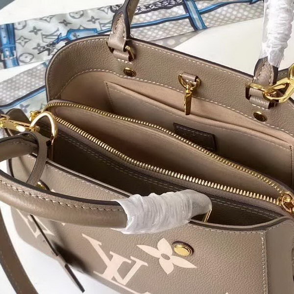 【原版皮】路易威登/LV Montaigne BB手袋,将Monogram图案先印染后压印于粒面皮革,与挺括线条相辅相成,有立体感的造型与精巧的内部设计,款号:M45489