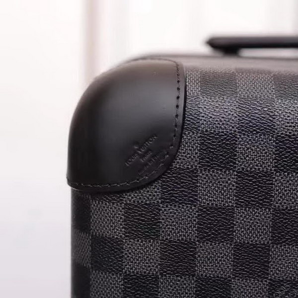 路易威登/LV Horizon 55旅行箱,每一处设计细节无不散发出创新与轻盈的风格,全新的TSA箱锁到滚轮,创新四轮拉杆箱,提供令人惊异的高容量,,款号:N23209
