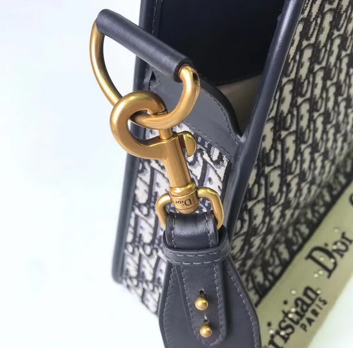 【原版皮】迪奥/Dior 肩背包,选用Oblique提花帆布搭配同色系牛皮皮革裁制而成,饰以CD徽标锁扣