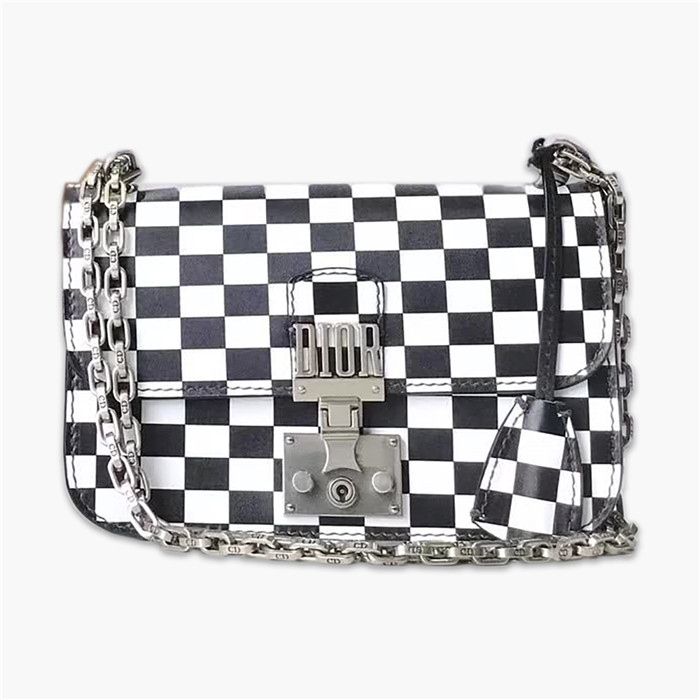 【原版皮】迪奥/Dior 链条包,黑白格之间的搭配,显得这个包格外有特色,饰以精致又摩登复古品牌标识锁扣,很有年代感,搭配链条肩带,真是perfect,款号:M5816