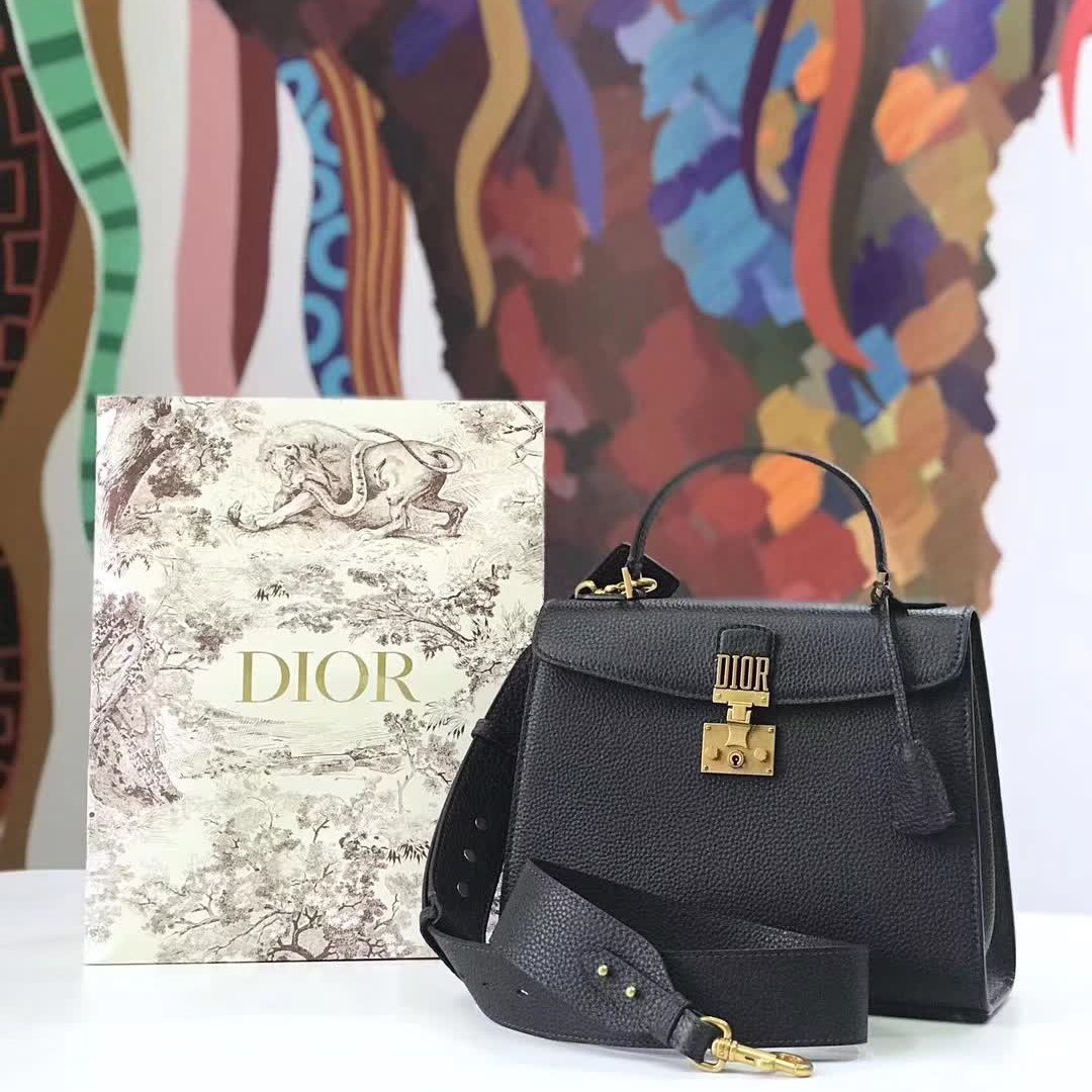 【原版皮】迪奥/Dior 手提包,选用荔枝纹小牛皮裁制而成,饰以品牌标识字母锁扣,低调奢华,简约时尚