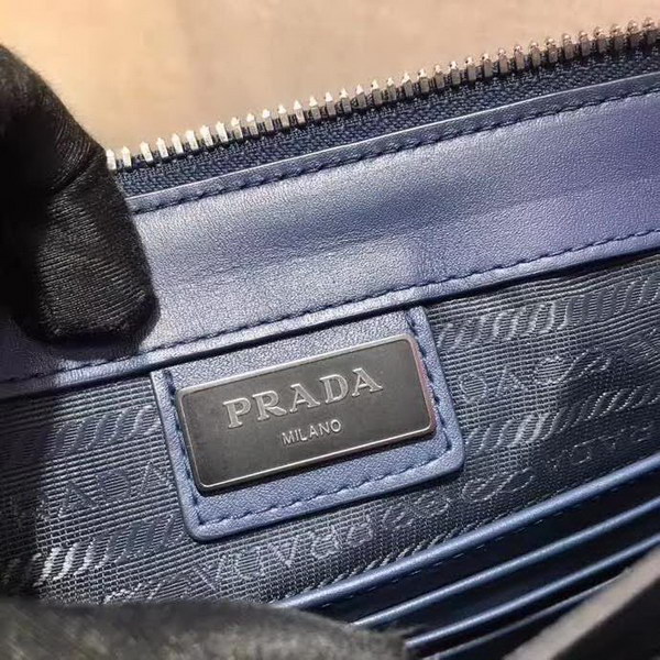【原版皮】普拉达/Prada 男士手包,采用小牛皮材质,充分呈现充满现代感和阳刚之气的迷人魅力,颇具功能性,非常实用,款号:2VF018