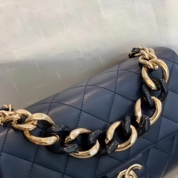 【原版皮】香奈儿/Chanel 亚克力手拎包,采用柔软细腻的进口小羊皮,经典菱格走线,单肩斜挎多用包,小香一直秉承简洁风格,低调奢华,也着实百搭,大号实用,小号俏皮:AS1354