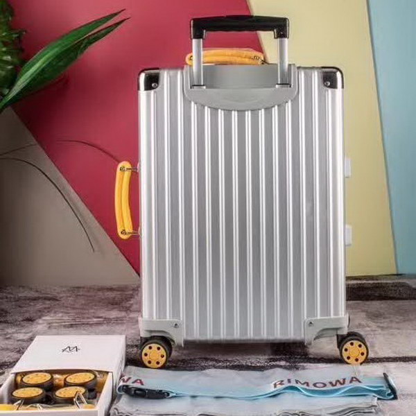 日默瓦/Rimowa 旅行箱,全铝镁合金,经典款的新版本,彩色皮质把手,购买就送透明套,4个轮子,2个手把,绑带,想怎么换就怎么换,永远是街头机场最靓的你