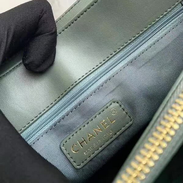 【原版皮】香奈儿/Chanel 购物袋,明星贵妇们的最佳新宠,小香棱格概念,皮链袋,双C标志,一眼钟情,采用进口小羊皮,柔软细腻,皮质独特,纹络更显高档质感,款号:57030