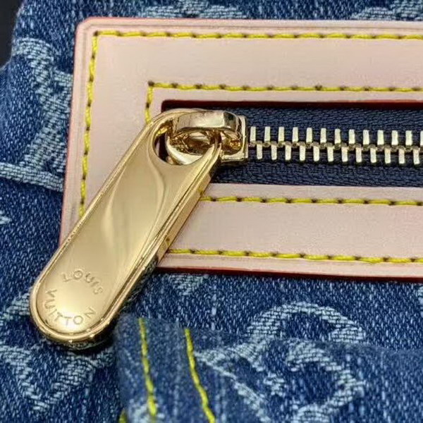 【原版皮】路易威登/LV 中古系列牛仔布手提包,选用丹宁材质铺陈Monogram图案,彰显手袋的同时囊括功能性细节,精巧点缀金色金属件,款号:M95050