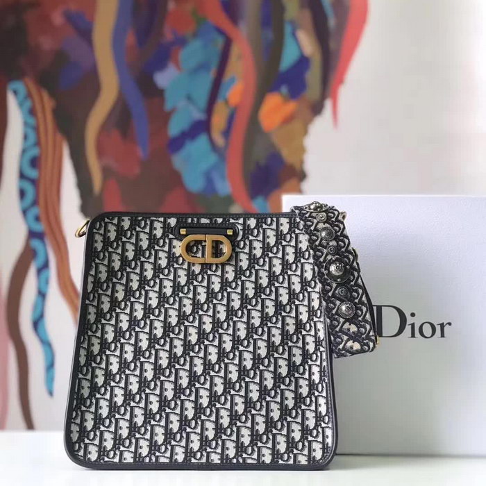 【原版皮】迪奥/Dior 肩背包,选用Oblique提花帆布搭配同色系牛皮皮革裁制而成,饰以CD徽标锁扣