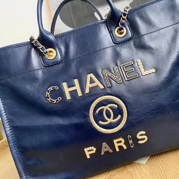 【原版皮】香奈儿/Chanel 购物袋 ,采用进口油腊牛皮,配顶级精美古铜金五金,非常高档新颖独特,休闲又时尚、又会掀起一股热潮,五金 ogo镶珍珠,款号:AS8375