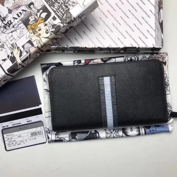 【原版皮】普拉达/Prada 拉链钱夹,选用十字纹小牛皮镶嵌彩带鳄鱼纹裁制而成,经典之作,简单时尚,款号:2ML188