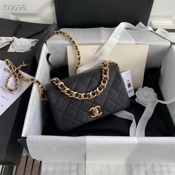 【原版皮】香奈儿/Chanel 新款口盖包,选用牛皮颗粒经过特殊工艺抛光,皮面略微亮闪闪,增加了耐磨度同时又超质感,经典的菱格纹设计,双C纽扣设计,19的皮穿金属粗链条,款号:AS1895