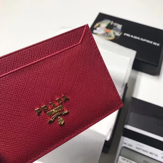 【原版皮】普拉达/Prada 卡包,选用十字纹牛皮裁制而成,精湛走线均匀整齐,油边顺滑,做工精致如图可见,款号:1MC208