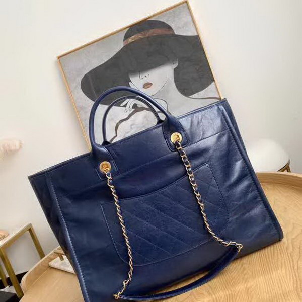 【原版皮】香奈儿/Chanel 购物袋 ,采用进口油腊牛皮,配顶级精美古铜金五金,非常高档新颖独特,休闲又时尚、又会掀起一股热潮,五金 ogo镶珍珠,款号:AS8375