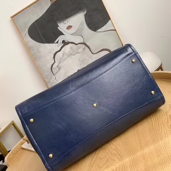 【原版皮】香奈儿/Chanel 购物袋 ,采用进口油腊牛皮,配顶级精美古铜金五金,非常高档新颖独特,休闲又时尚、又会掀起一股热潮,五金 ogo镶珍珠,款号:AS8375