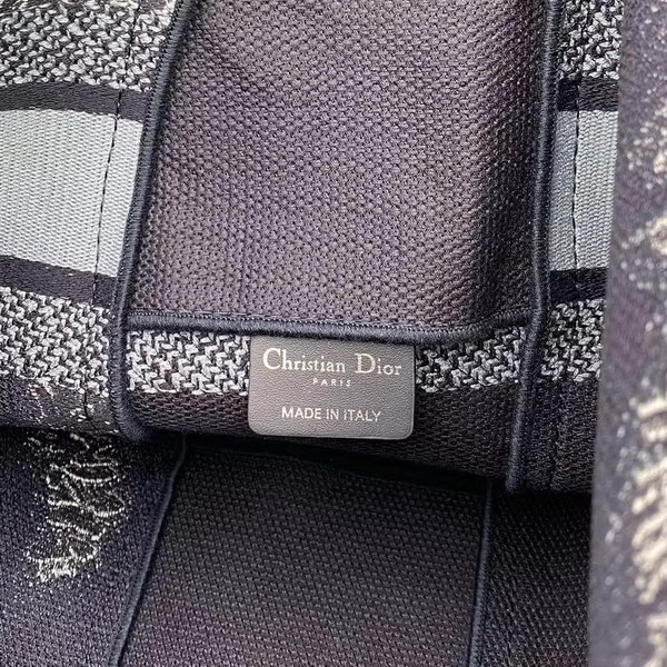 【原版皮】迪奥/Dior Camp邮差包,帆布面料舒适随意,最完美的一点是它除了斜挎外还能当背包,慵懒,复古风格,款号:M1271