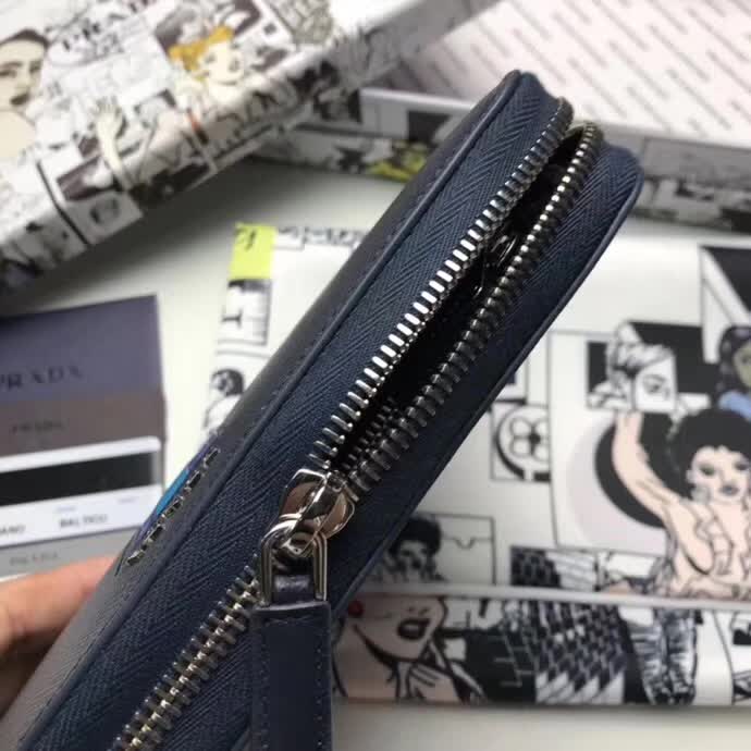 【原版皮】普拉达/Prada 拉链钱夹,选用十字纹小牛皮镶嵌彩带鳄鱼纹裁制而成,经典之作,简单时尚,款号:2ML317