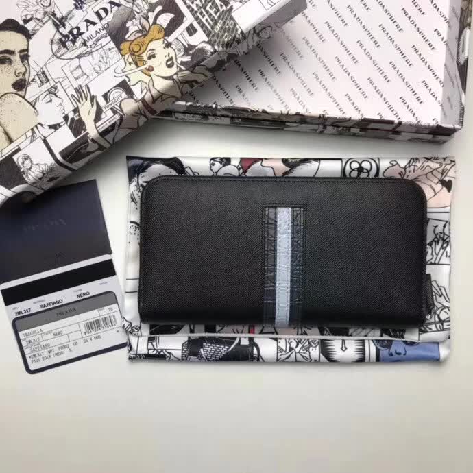 【原版皮】普拉达/Prada 拉链钱夹,选用十字纹小牛皮镶嵌彩带鳄鱼纹裁制而成,经典之作,简单时尚,款号:2ML317