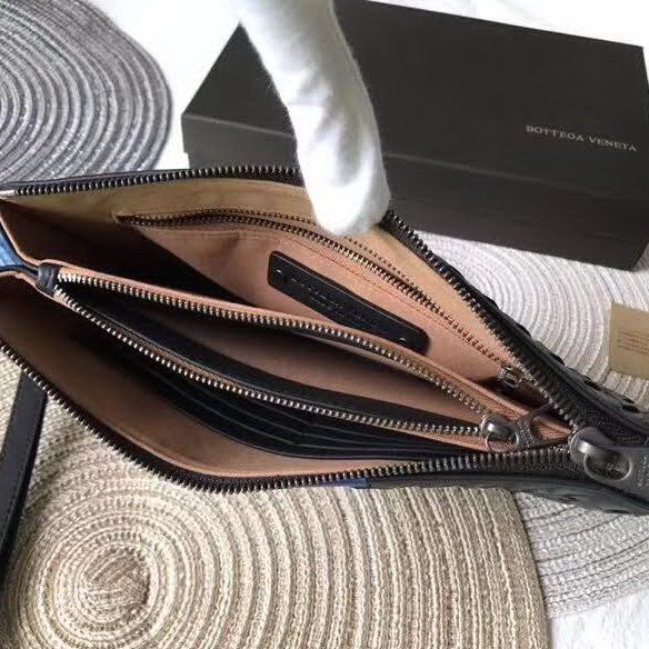 【原版皮】宝缇嘉/Bottega Veneta 手包,经典爆款,选用打蜡牛皮裁制而成,点缀刺绣格纹图案,款号:30629